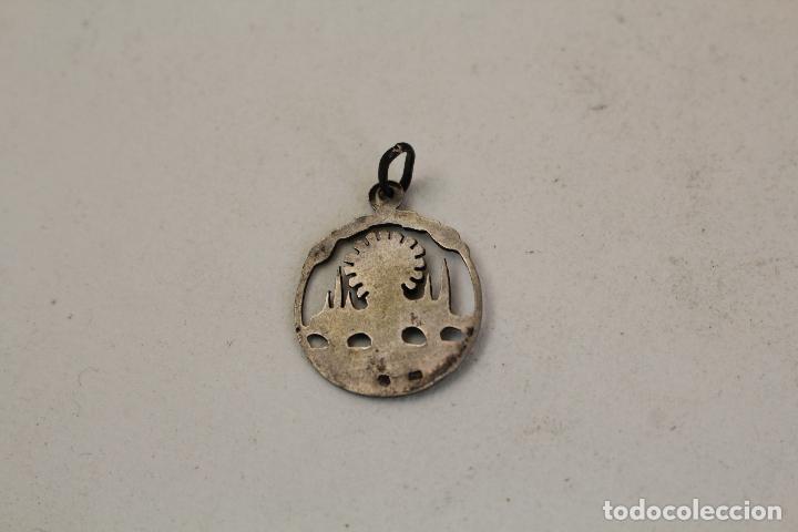 Antig&uuml;edades: medalla virgen del pilar en plata de ley - Foto 2