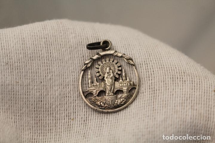 Antig&uuml;edades: medalla virgen del pilar en plata de ley - Foto 3