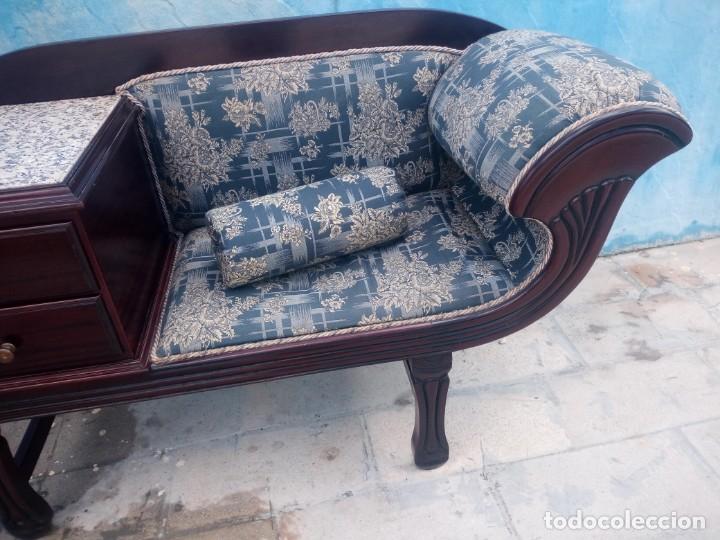 Antigüedades: Antiguo sofá con mesa para teléfono con 2 cajones,estilo isabelino,madera maciza. sirca 1910 - Foto 8 - 197242258