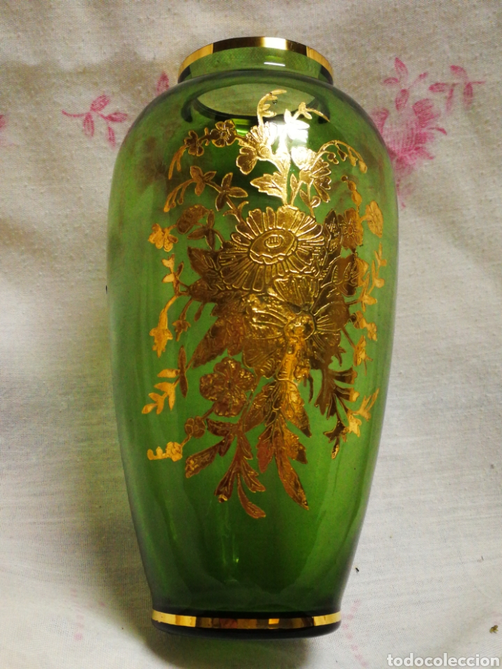 Oggetti Antichi: ANTIGUO JARR&Oacute;N CRISTAL VERDE SOPLADO CON INCRUSTACIONES FLORALES EN ORO SELLADO, 16CM.