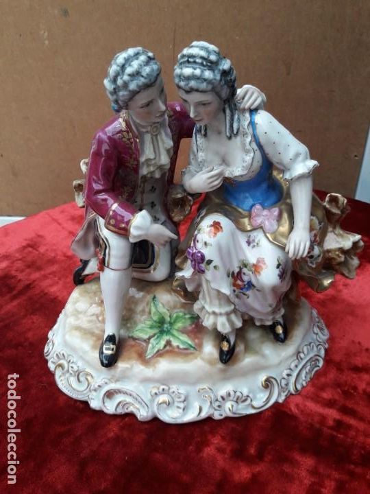 Antig&uuml;edades: Grupo de porcelana - Foto 1