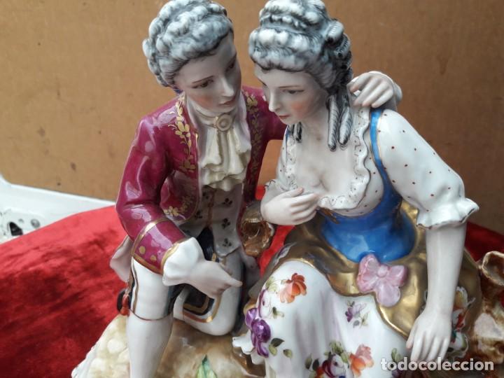 Antig&uuml;edades: Grupo de porcelana - Foto 2