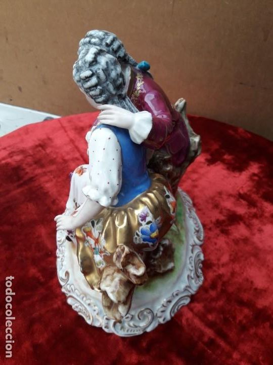Antig&uuml;edades: Grupo de porcelana - Foto 4