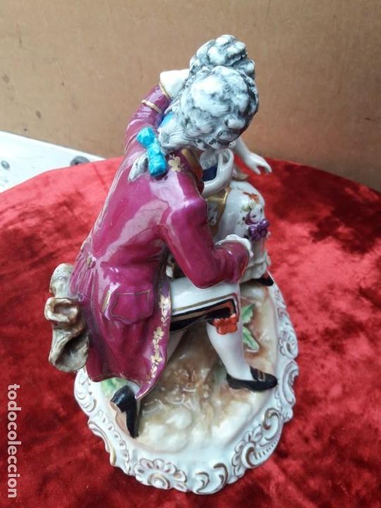 Antig&uuml;edades: Grupo de porcelana - Foto 6