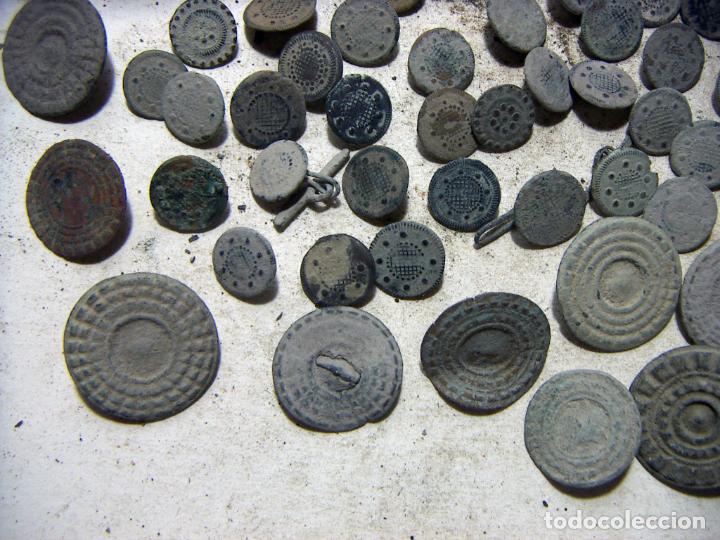 Antig&uuml;edades: LOTE DE 80 BOTONES DE VARIAS EPOCAS - Foto 3