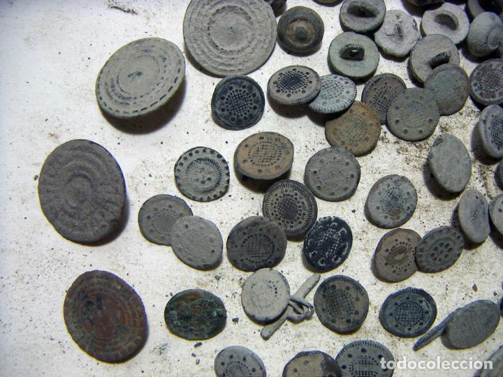 Antig&uuml;edades: LOTE DE 80 BOTONES DE VARIAS EPOCAS - Foto 4