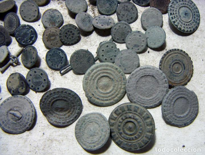 Antig&uuml;edades: LOTE DE 80 BOTONES DE VARIAS EPOCAS - Foto 6