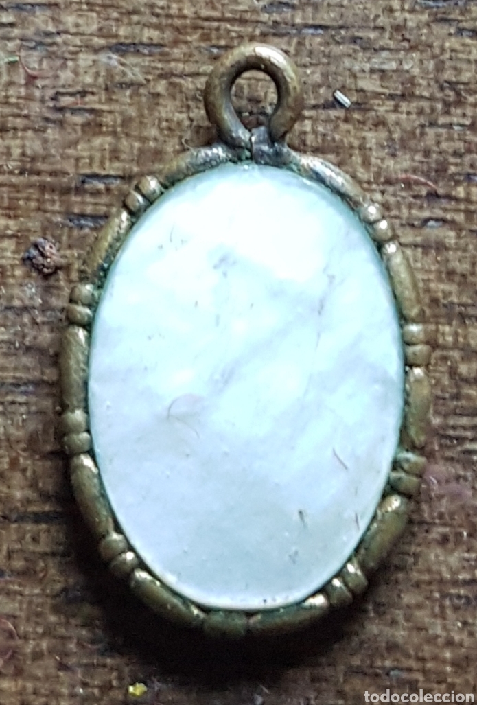 Antig&uuml;edades: Peque&ntilde;a medalla nacar y bronce Virgen - Foto 2