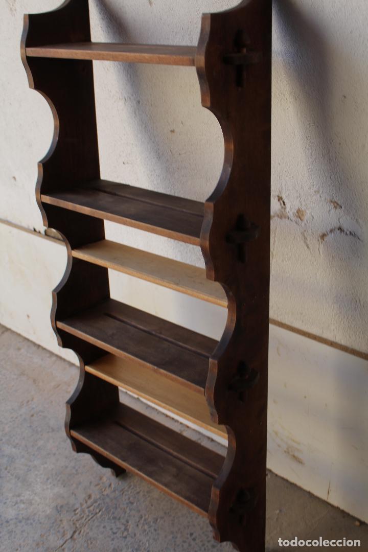 Antig&uuml;edades: repisa platera de madera - Foto 3