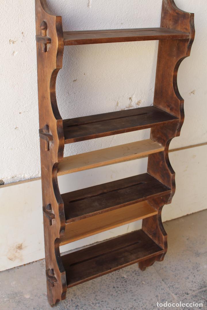 Antig&uuml;edades: repisa platera de madera - Foto 5