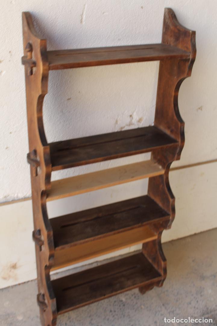 Antig&uuml;edades: repisa platera de madera - Foto 6