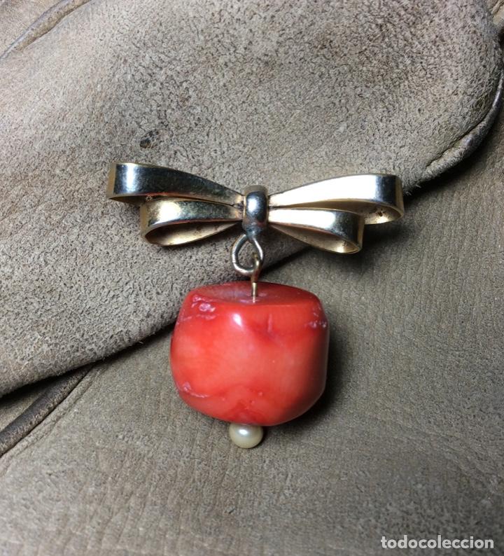 Antig&uuml;edades: Antiguo broche franc&eacute;s con coral - Foto 1