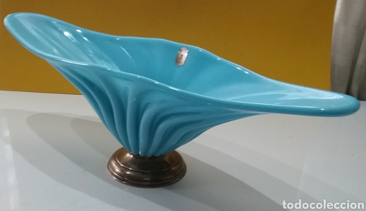 Antig&uuml;edades: Centro en cristal opalina azul con base en plata. - Foto 4