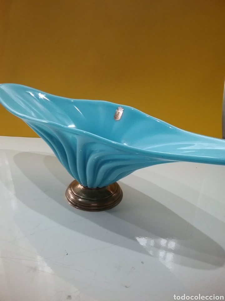 Antig&uuml;edades: Centro en cristal opalina azul con base en plata. - Foto 5