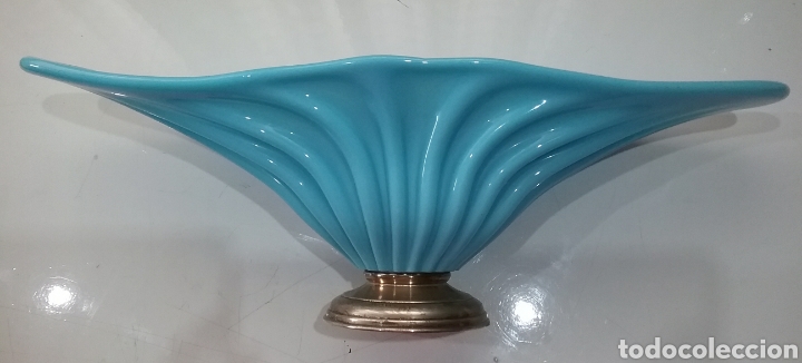Antig&uuml;edades: Centro en cristal opalina azul con base en plata. - Foto 7
