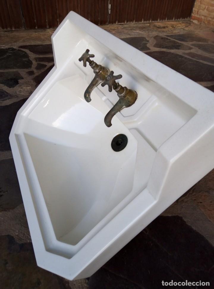 Antiguidades: Antiguo lavabo de loza, Otero