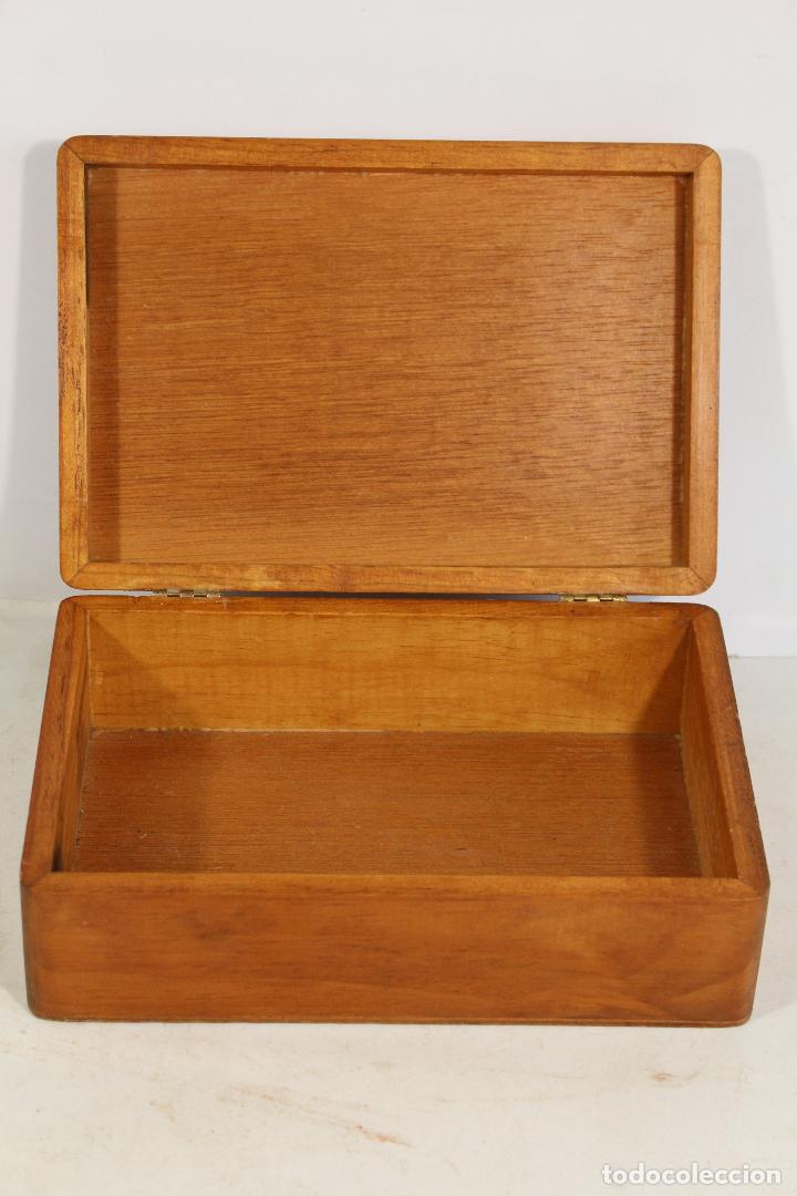 Antig&uuml;edades: caja de madera con flores secas - Foto 3