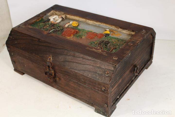 Antig&uuml;edades: caja madera vendimia - Foto 2