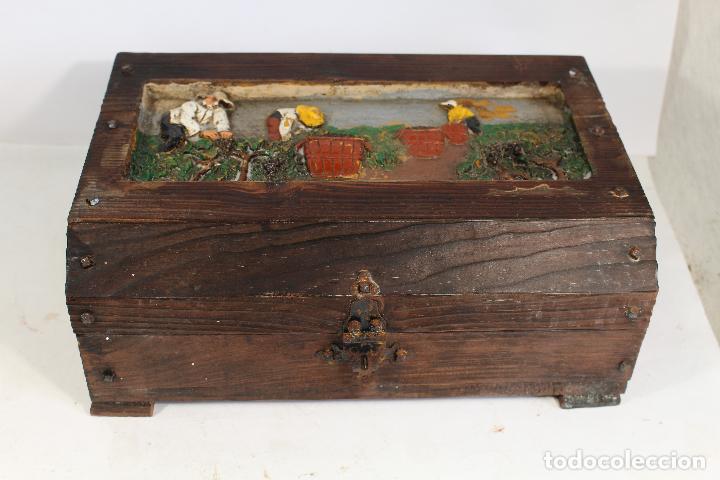 Antig&uuml;edades: caja madera vendimia - Foto 7
