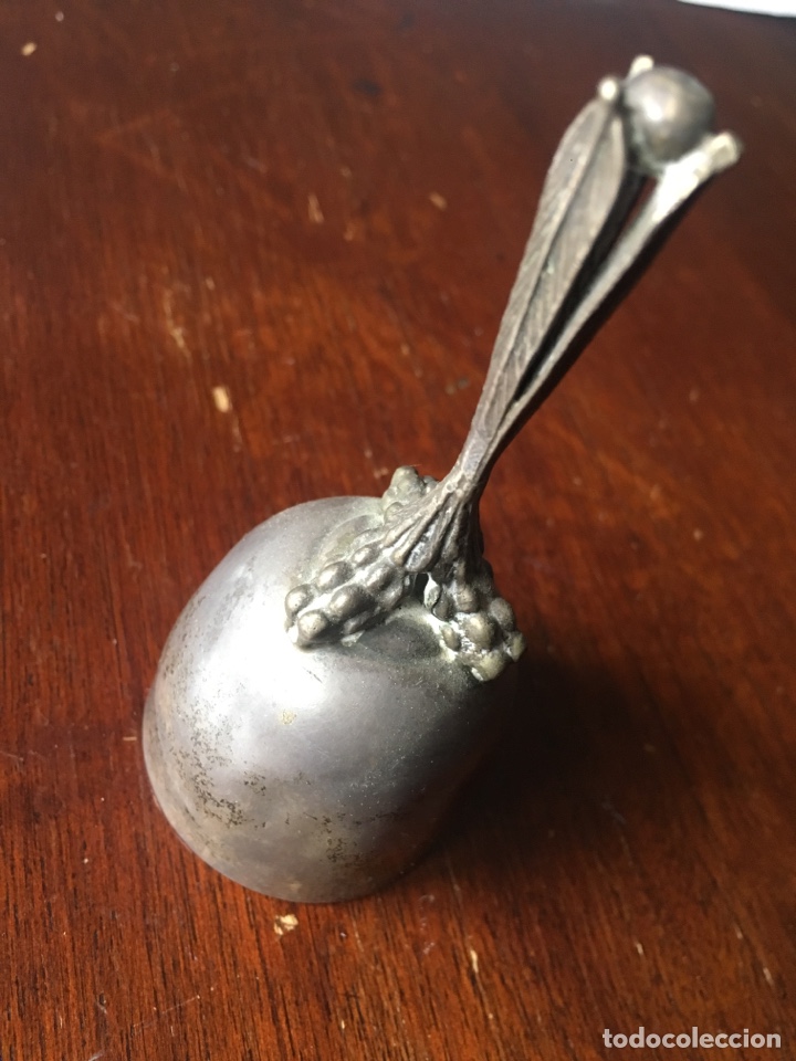 Antig&uuml;edades: Campana de plata maciza decorada - Foto 1