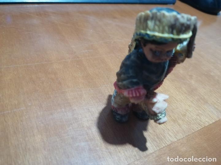 Antiquit&eacute;s: INDIO JUGANDO A CABALLO. COMO DE MARMOLINA. 6 CM DE ALTO. FIGURA DECORATIVA. BUEN ESTADO. DIFICIL