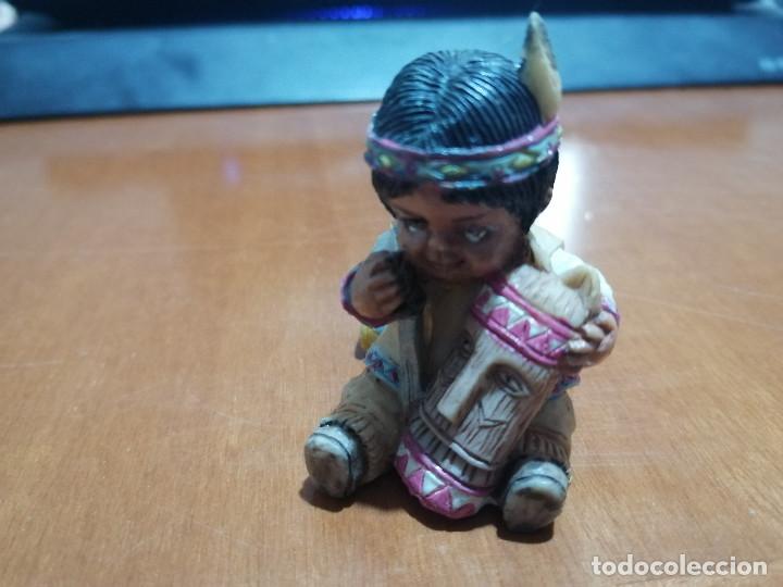 Antiguidades: INDIO AMERICANO SENTADO COMO DE MARMOLINA. 5 CM DE ALTO. FIGURA DECORATIVA. BUEN ESTADO. DIFICIL