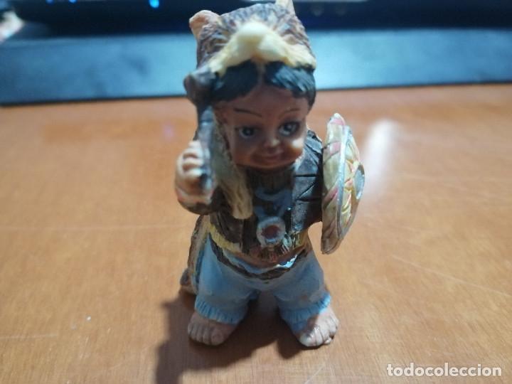 Antiguidades: NI&Ntilde;O INDIO JUGANDO.  COMO DE MARMOLINA. 5 CM DE ALTO. FIGURA DECORATIVA. BUEN ESTADO. DIFICIL