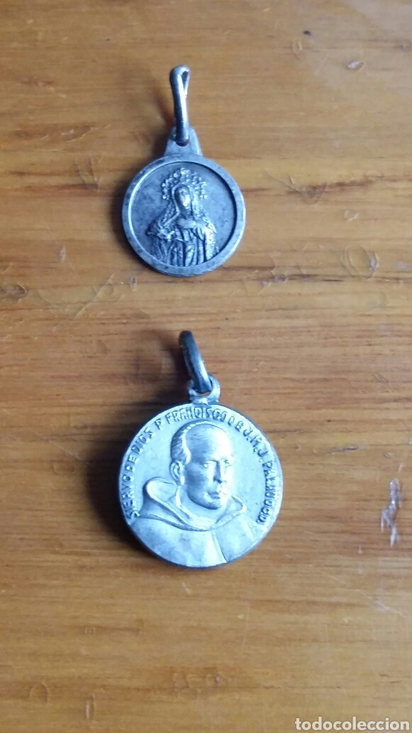 Antig&uuml;edades: Dos antiguas medallas - Foto 1