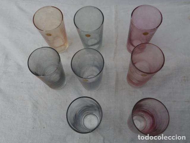 Antig&uuml;edades: 8 VASOS DE CRISTAL DE COLORES. - Foto 2