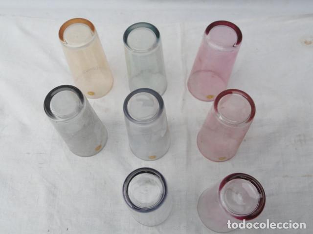 Antig&uuml;edades: 8 VASOS DE CRISTAL DE COLORES. - Foto 3