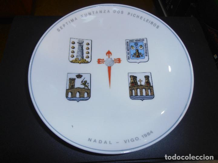 Antigüedades: PLATO PORCELANA SANTA CLARA - NADAL - VIGO 1984 - XUNTANZA DOS PICHELEIROS