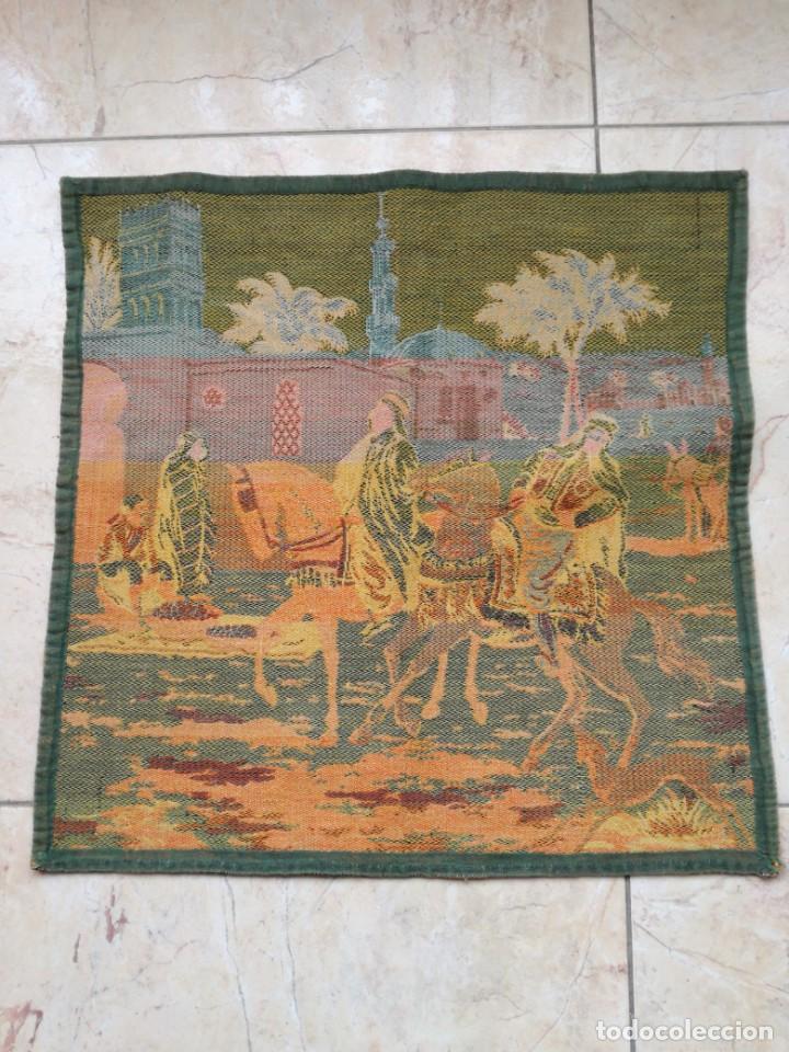 Antig&uuml;edades: TAPIZ ANTIGUO CON ESCENA MORUNA. - Foto 2