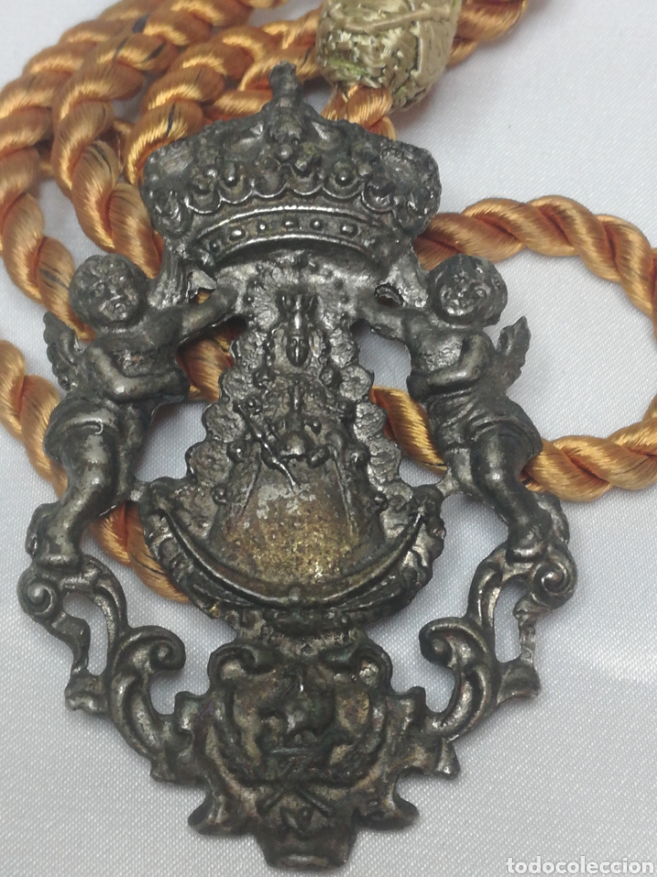 Antig&uuml;edades: Medalla religiosa con cord&oacute;n 8cm/5.2cm - Foto 1
