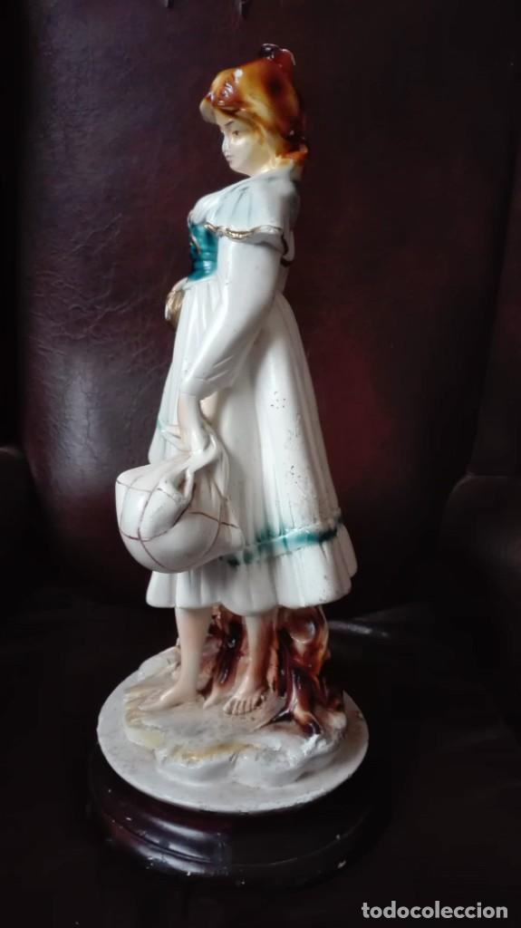 Antig&uuml;edades: Dama con atillo de viaje de yeso - Foto 4