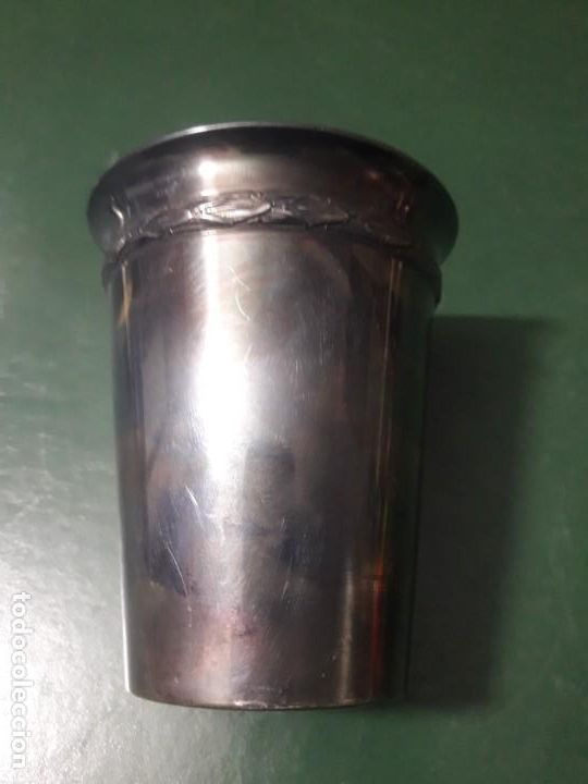 Antig&uuml;edades: Baso de metal plateado - Foto 1