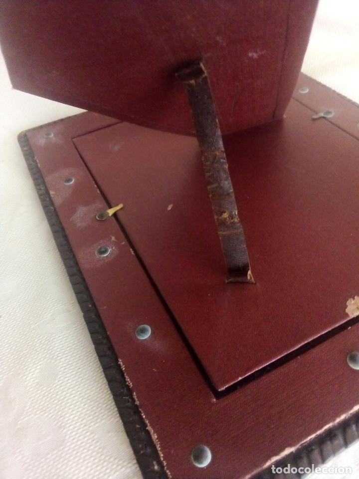 Antig&uuml;edades: MARCO DE CUERO REPUJAD0 - Foto 10