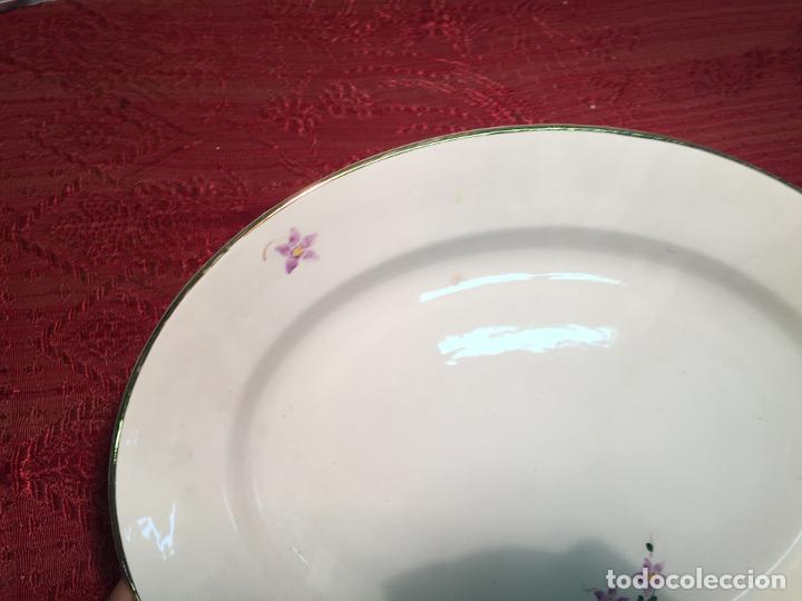 Antigüedades: Antigua bandeja / fuente de porcelana blanca de forma oval años 50-60 - Foto 3 - 198843457