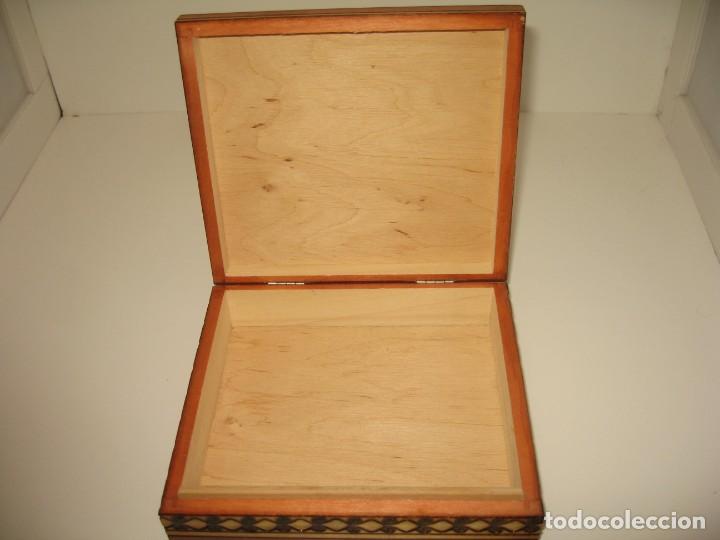 Antig&uuml;edades: CAJA DE MADERA TALLADA Y PINTADA - Foto 6