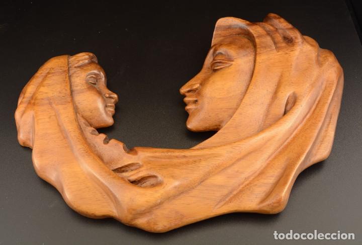 Antig&uuml;edades: &ldquo;Maternindad&rdquo;. Madera tallada. Siglo XX. - Foto 1