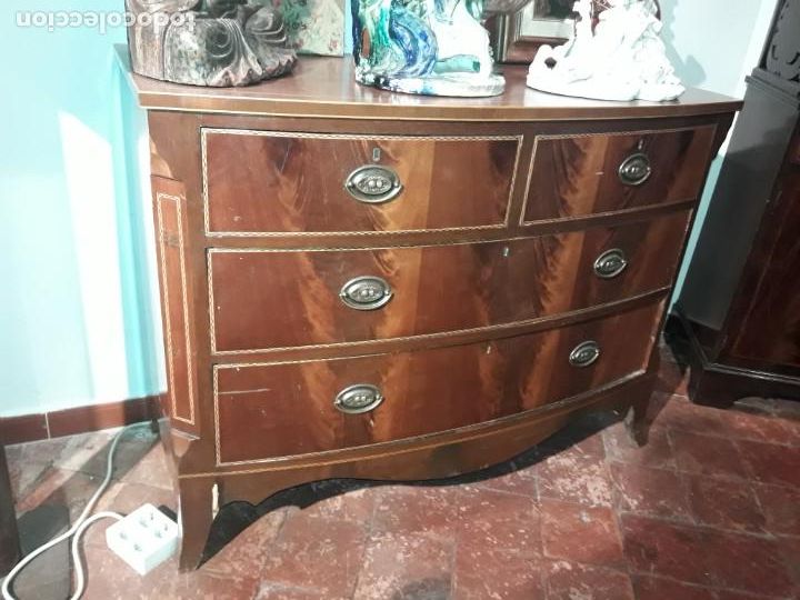 Antig&uuml;edades: C&oacute;moda curvada - Foto 1