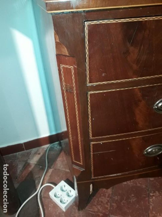 Antig&uuml;edades: C&oacute;moda curvada - Foto 2