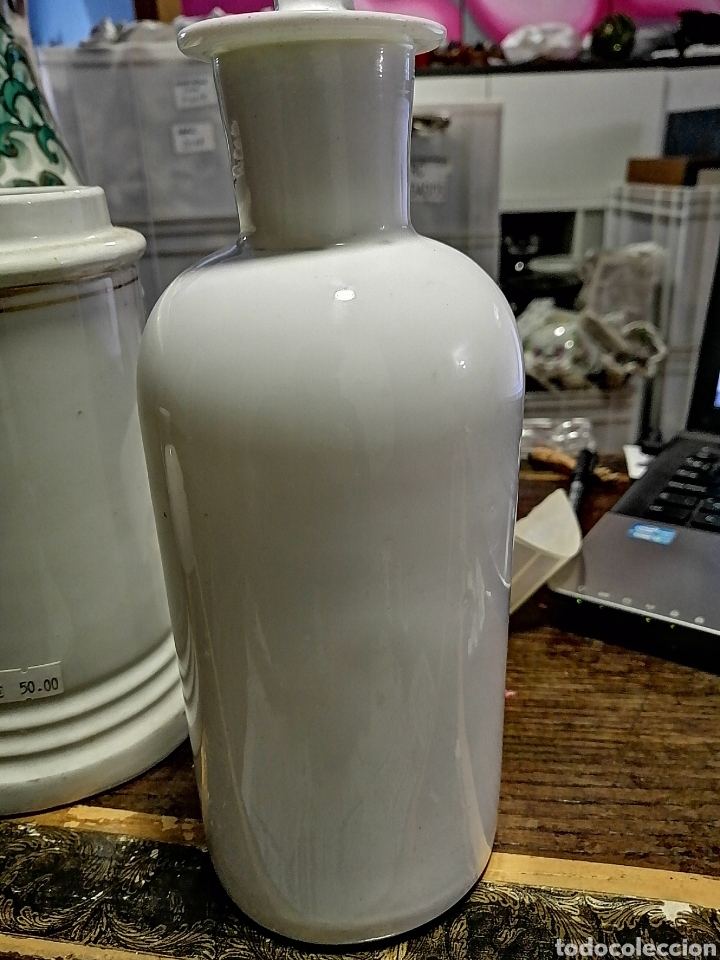 Antig&uuml;edades: Cuatro botellas opalina de farmacia - Foto 9