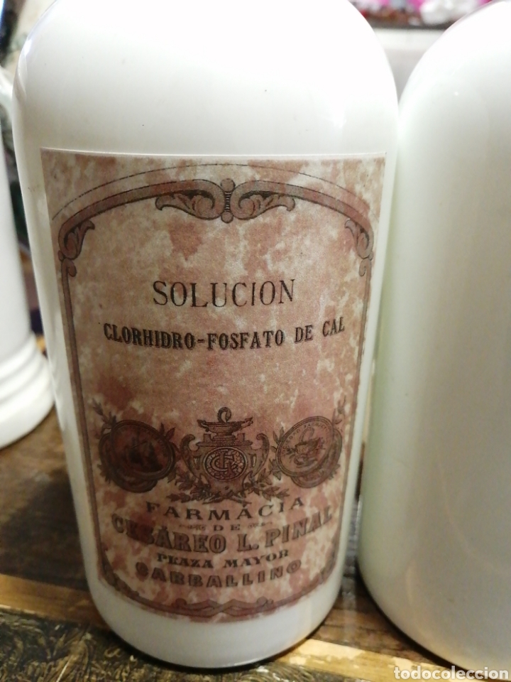 Antig&uuml;edades: Cuatro botellas opalina de farmacia - Foto 10