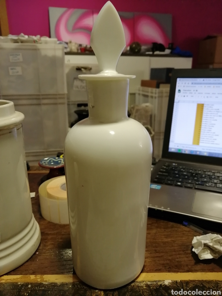Antig&uuml;edades: Cuatro botellas opalina de farmacia - Foto 6