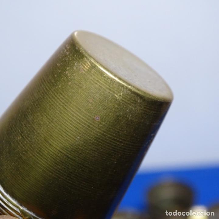 Antig&uuml;edades: Bandeja con seis vasos de metal. - Foto 7