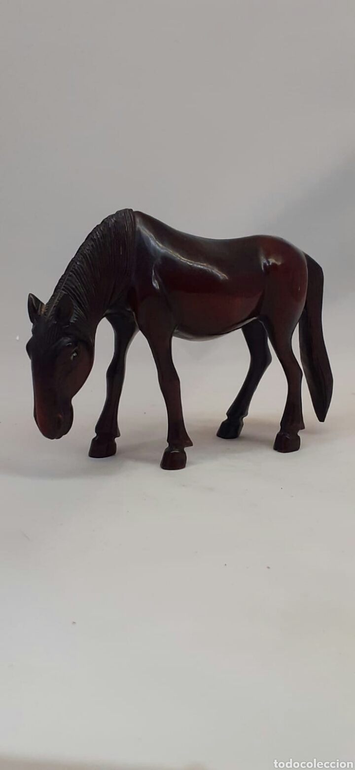 Antig&uuml;edades: Caballo de madera con ojos de cristal - Foto 4
