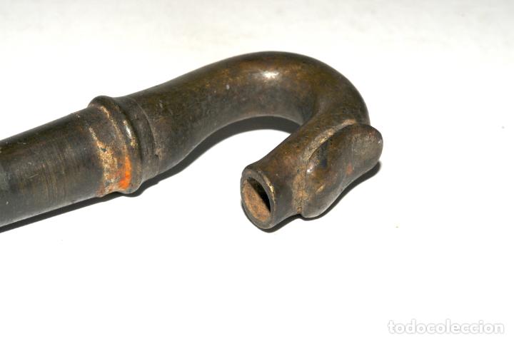 Antig&uuml;edades: ANTIGUO GRIFO DE BRONCE - Foto 2