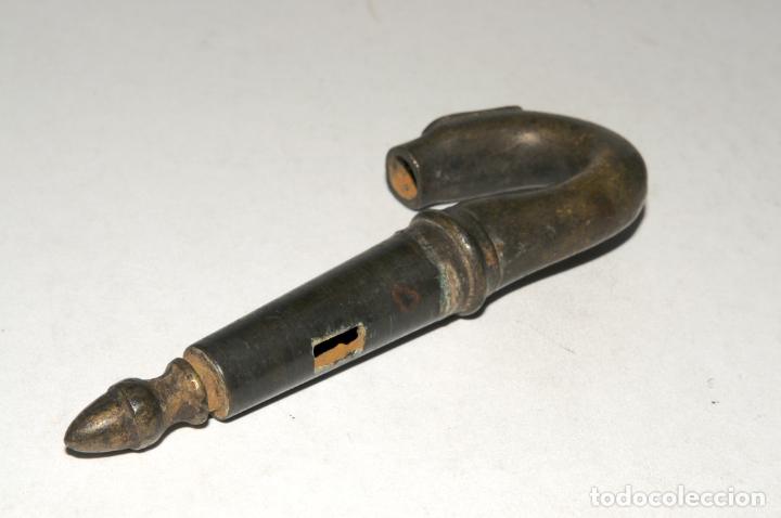 Antig&uuml;edades: ANTIGUO GRIFO DE BRONCE - Foto 3