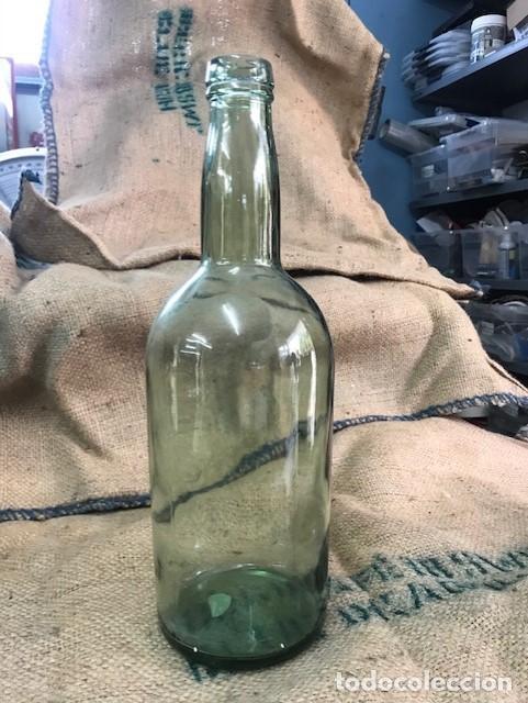 Antig&uuml;edades: Botella co&ntilde;ac a&ntilde;os 50 - Foto 1