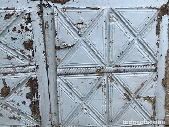 Antig&uuml;edades: Puerta de casta&ntilde;o - Foto 2